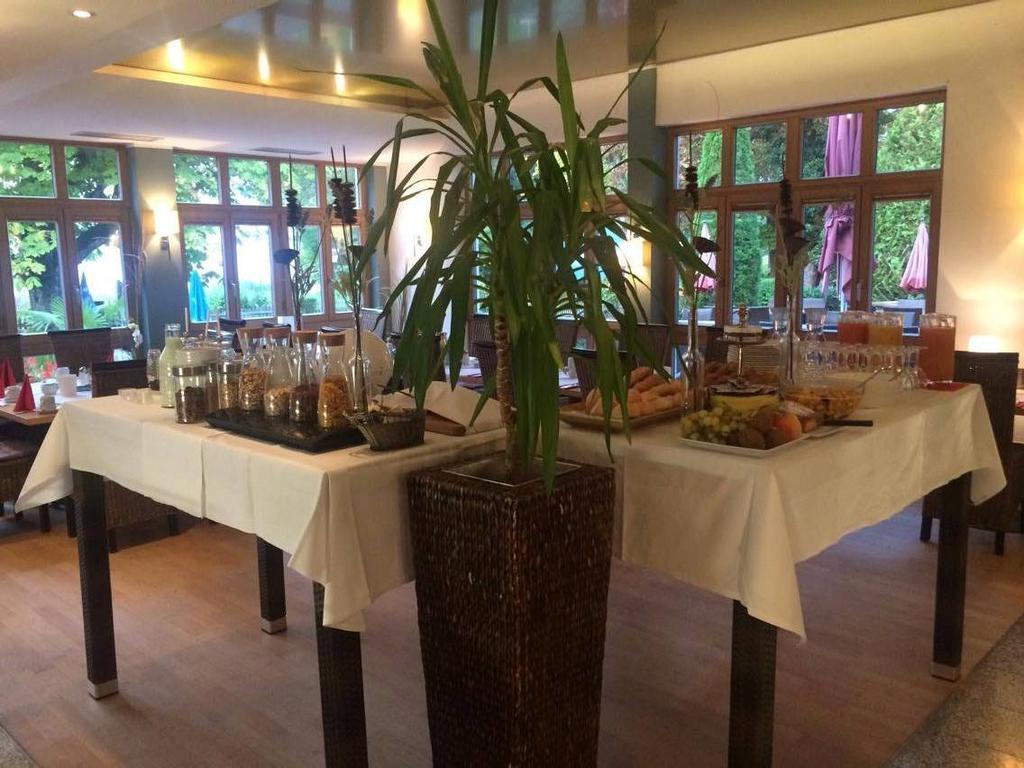 Sopherl Am See - Fruehstueck Auf Der Seeterrasse, Sehr Ruhig Und Wunderschoen Am See, 3 Minuten Nach Oberpfaffenhofen, Viele Radtouren, Restaurants & Cafes In Der Umgebung Wessling Ngoại thất bức ảnh